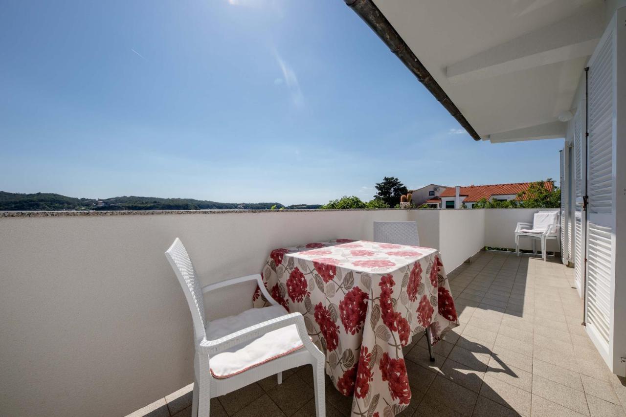House Subic Daire Supetarska Draga Dış mekan fotoğraf