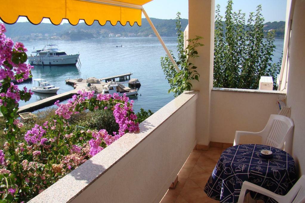 House Subic Daire Supetarska Draga Dış mekan fotoğraf